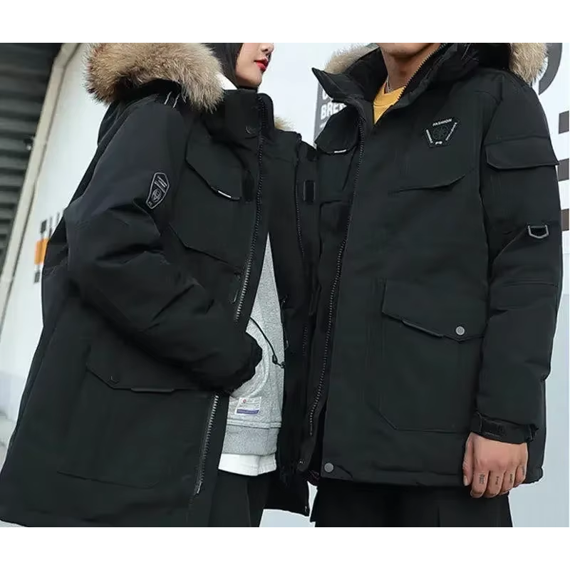 Parka vinterfrakke til mænd med pelshætte og flere lommer