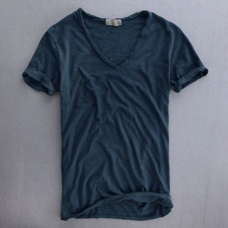 Afslappet T-shirt til mænd med V-hals
