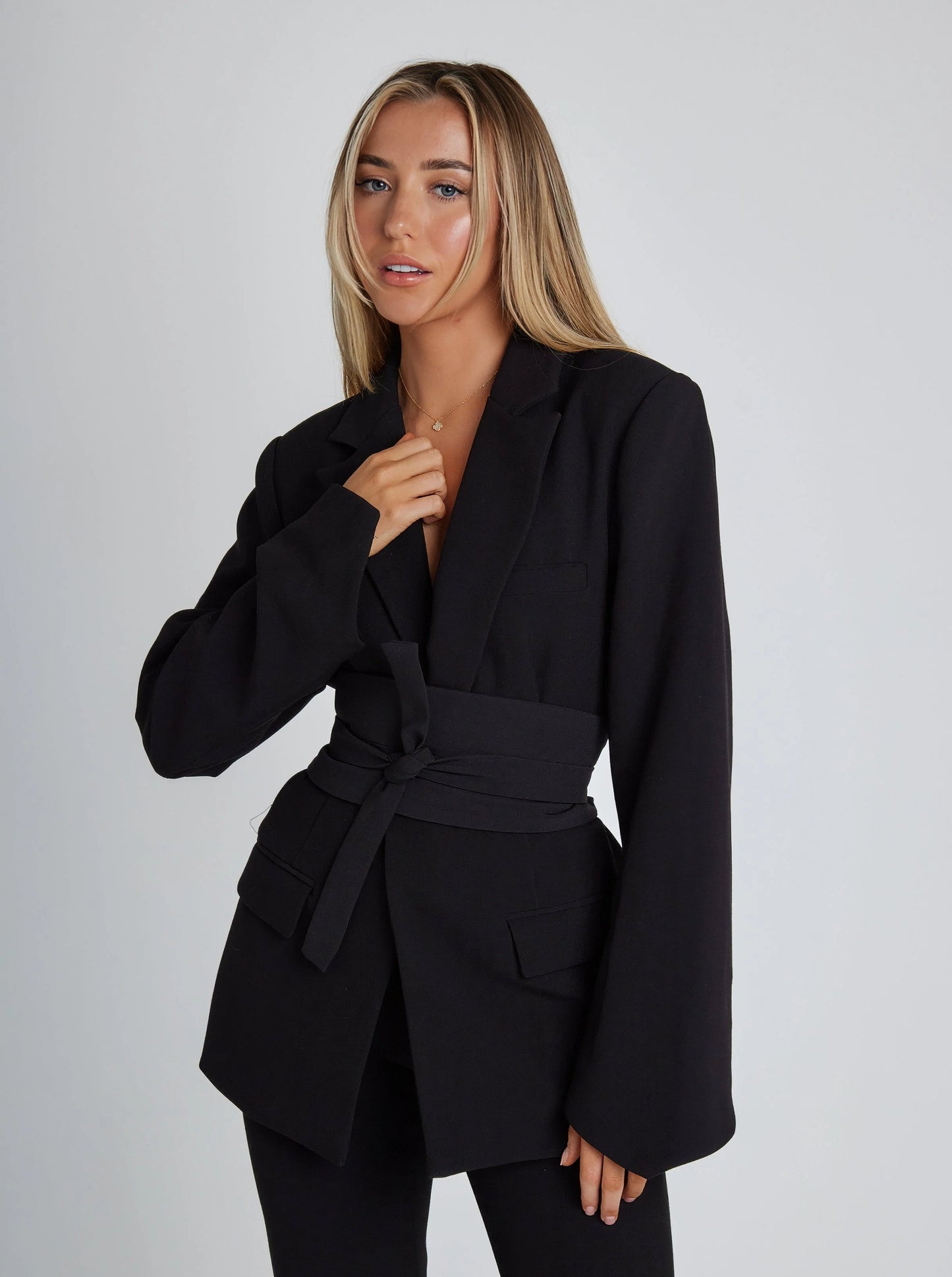 Blazer med bælte til kvinder