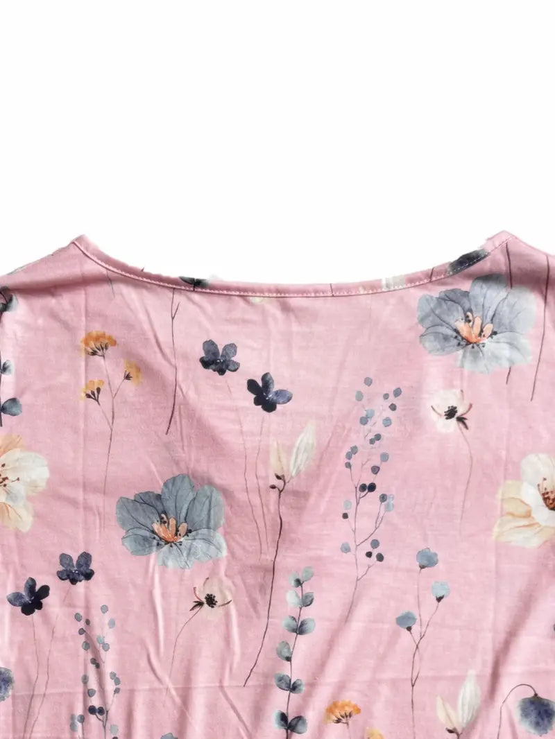 Top med blomstermønster, knapper og klokkeærmer til kvinder