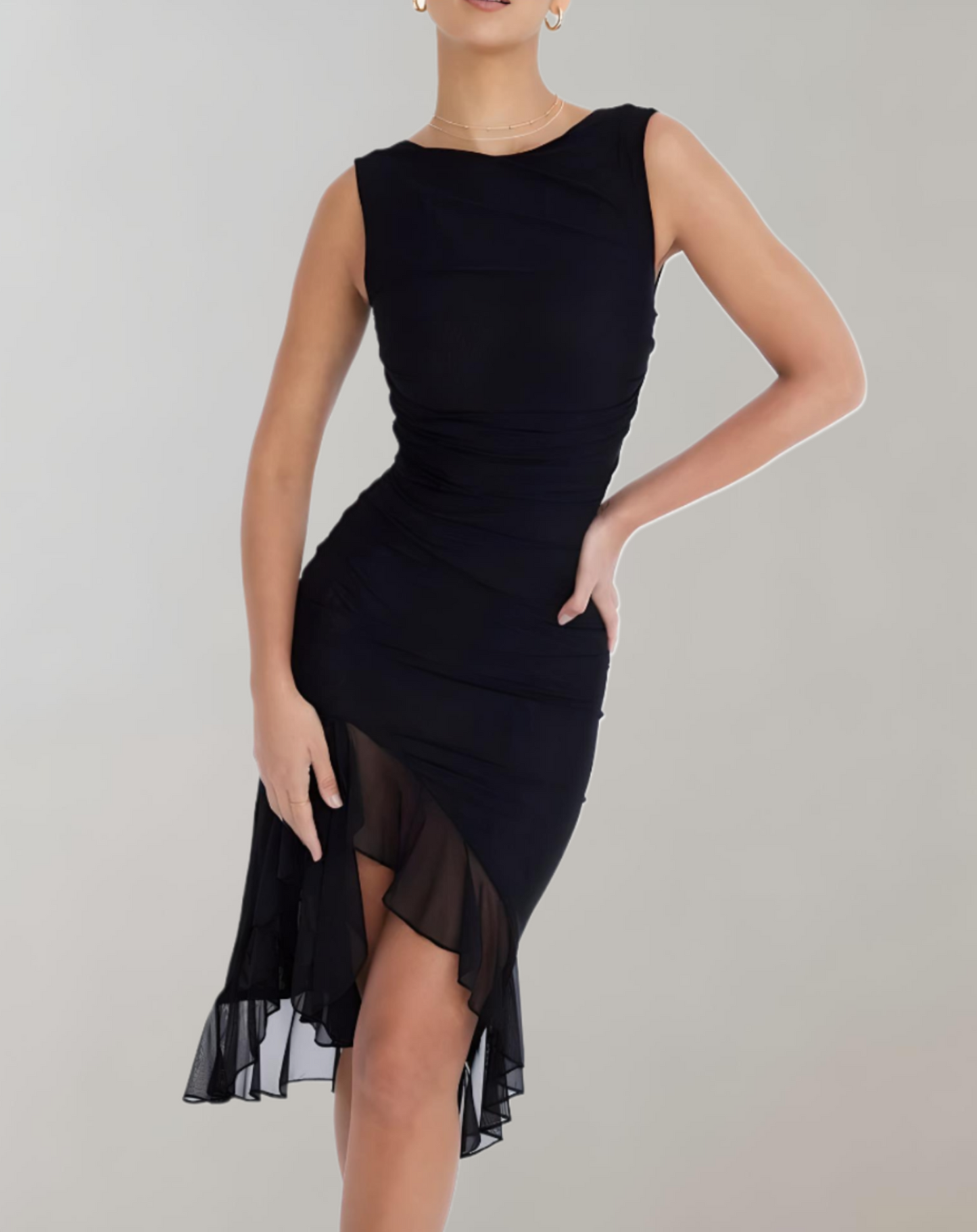 Asymmetrisk bodycon-kjole med flæsedetaljer