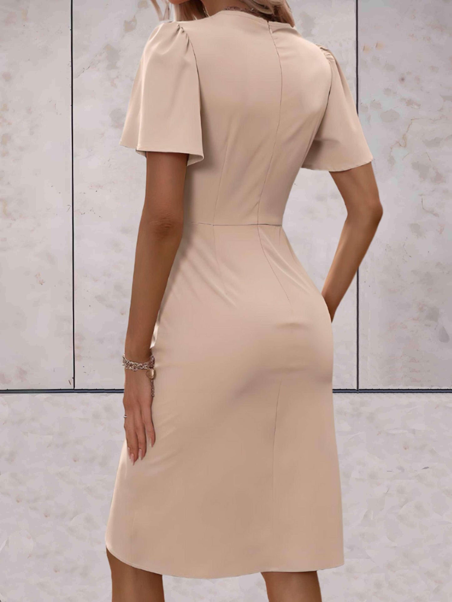 Chic slim-fit kjole med bølgende ærmer til kvinder