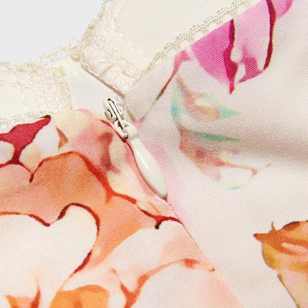 Blomstret og udslået midikjole