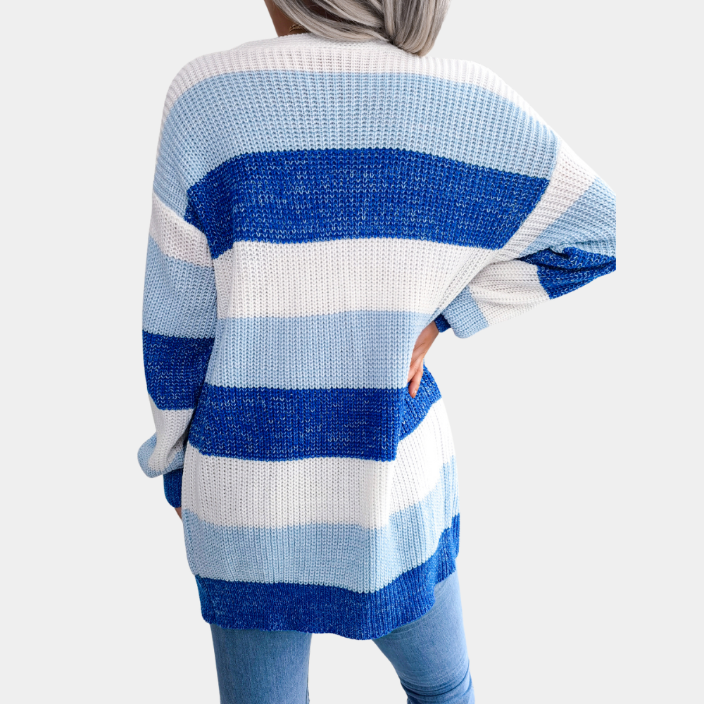 Lang strikket frakke i patchwork i milde farver