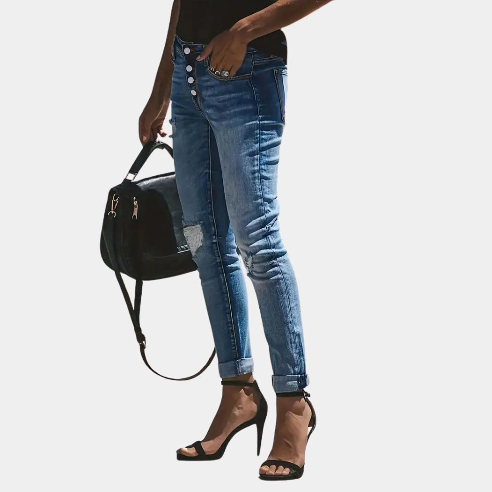 Blå denimjeans med slidser og huller