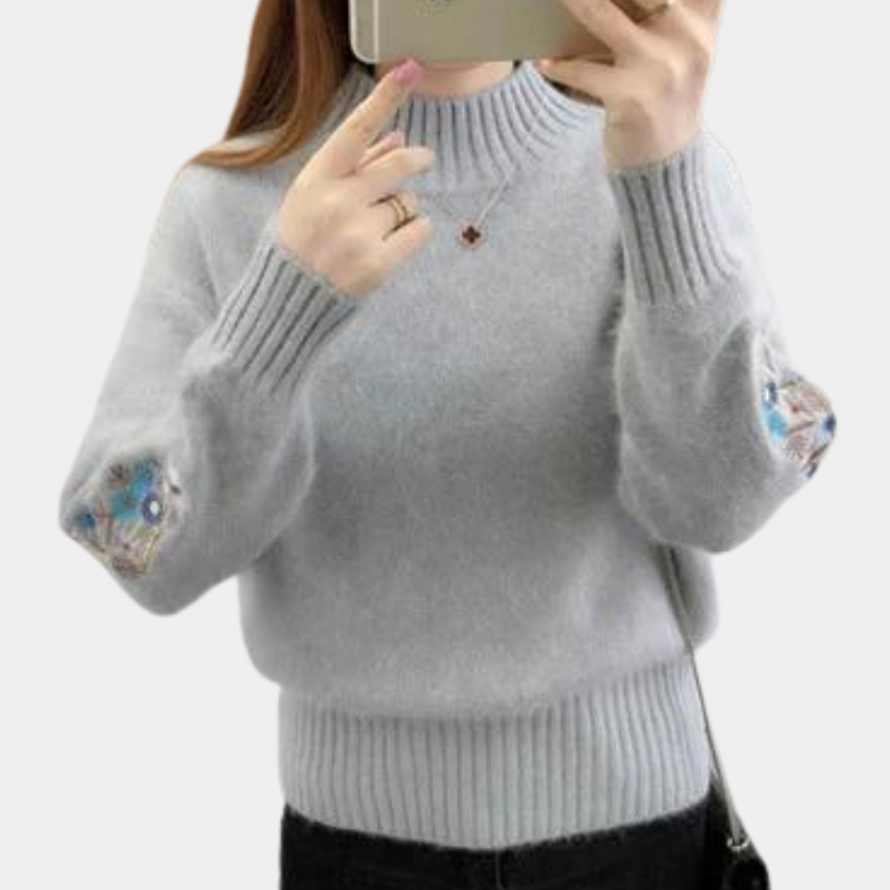 Blomst i ærmestrikket sweater
