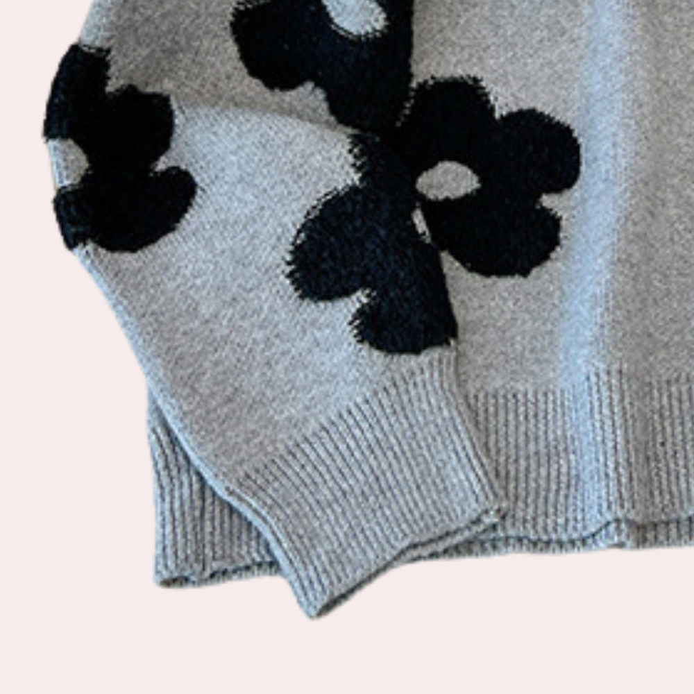Strikket sweater med stiliserede blomster