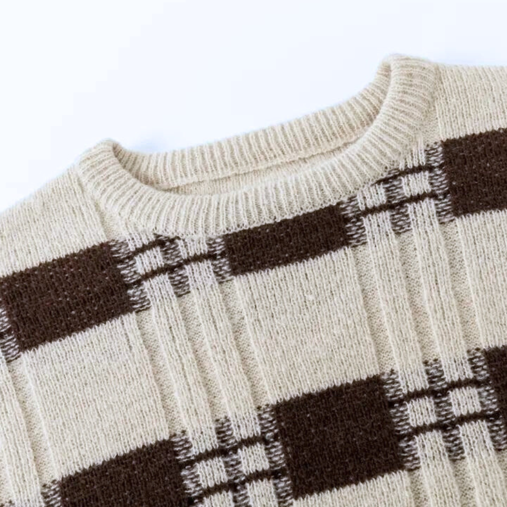 Strikket sweater med firkantet mønster