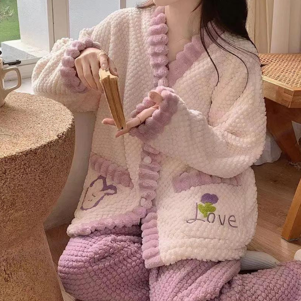 Behageligt pyjamassæt til kvinder