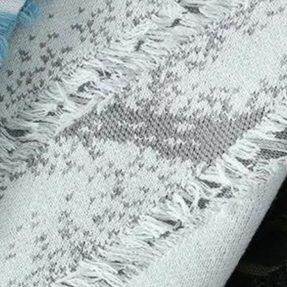 Afslappet slidt strikket sweater til mænd