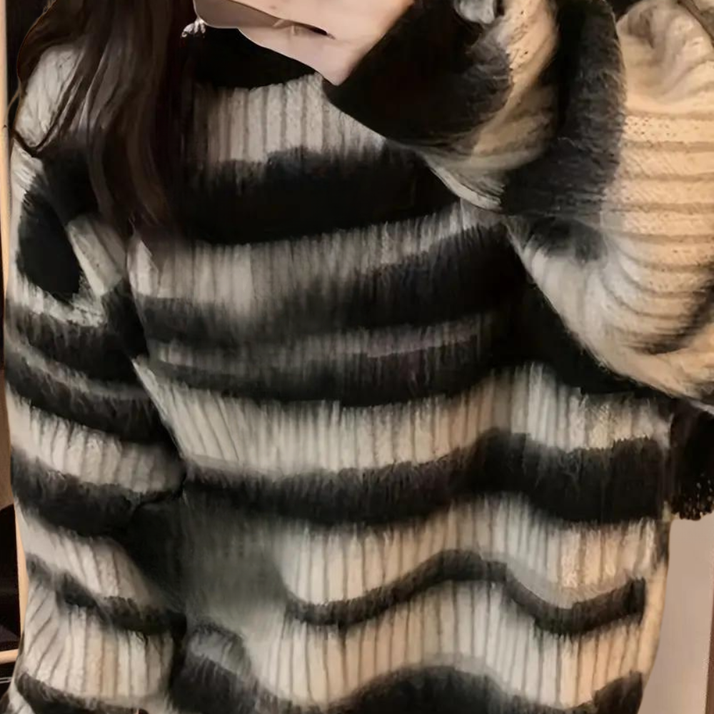 Overdimensioneret fuzzy stribet sweater