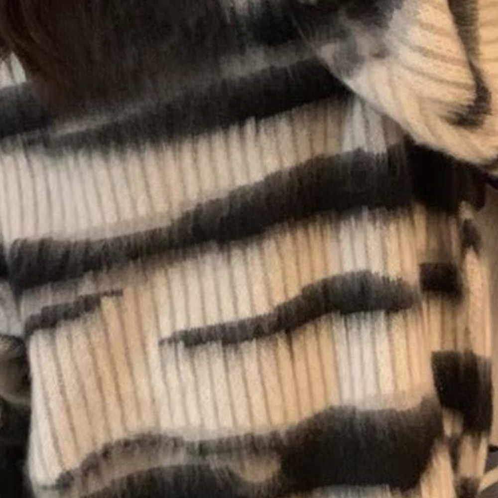 Overdimensioneret fuzzy stribet sweater
