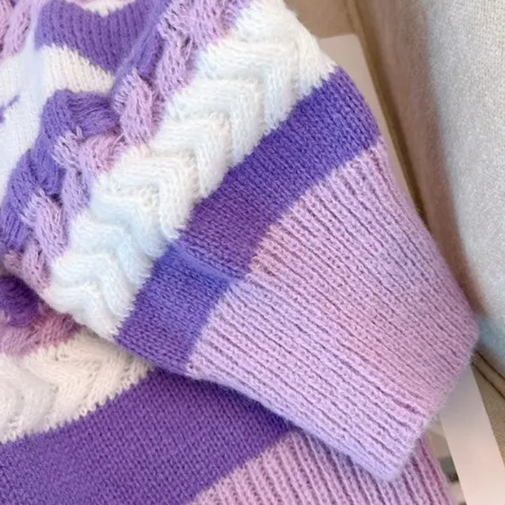 Sweater med lilla hjerter