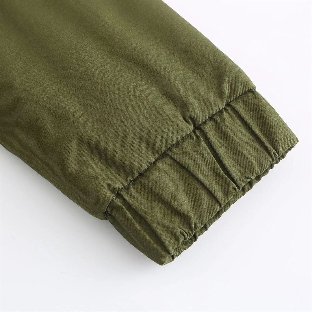 Vinterparkajakke med lynlåsdetaljer