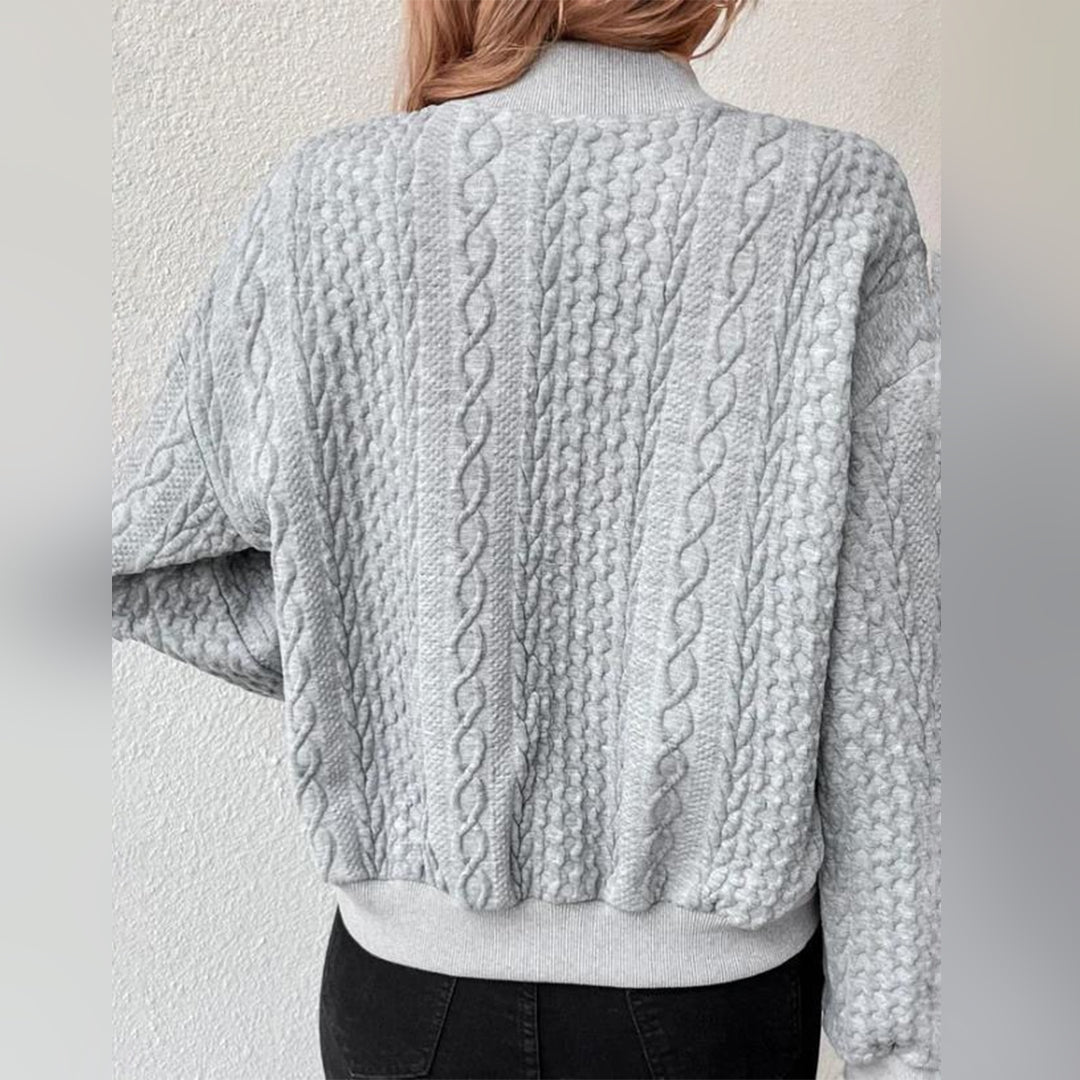 Strikket sweater med fletmønster