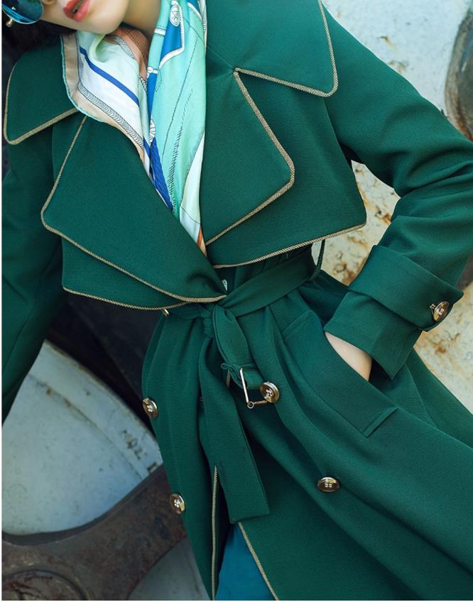 Mørkegrøn dobbeltradet ultra-lang frakke