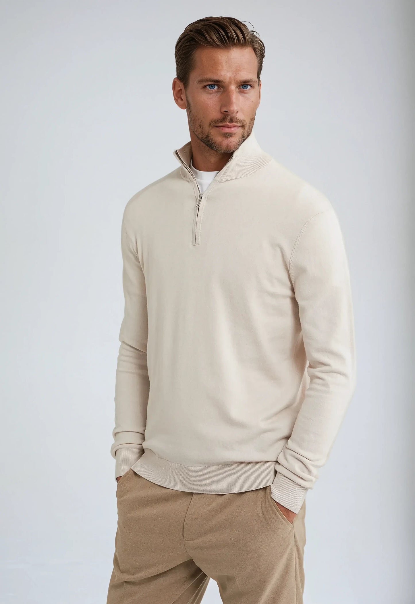 Beige sweater med halv lynlås