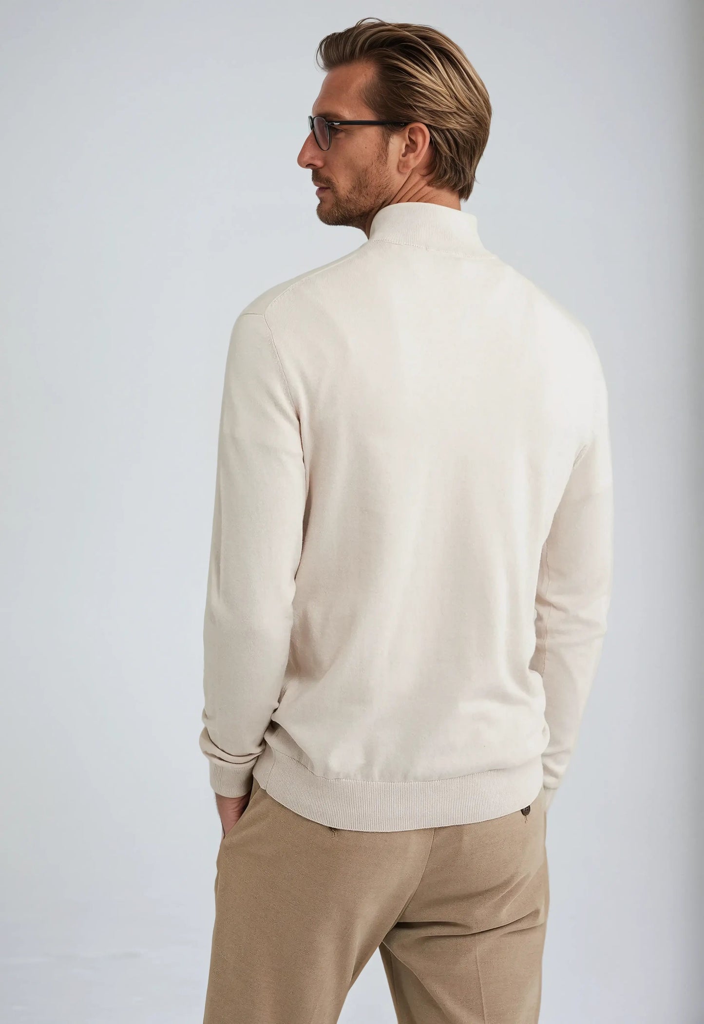 Beige sweater med halv lynlås