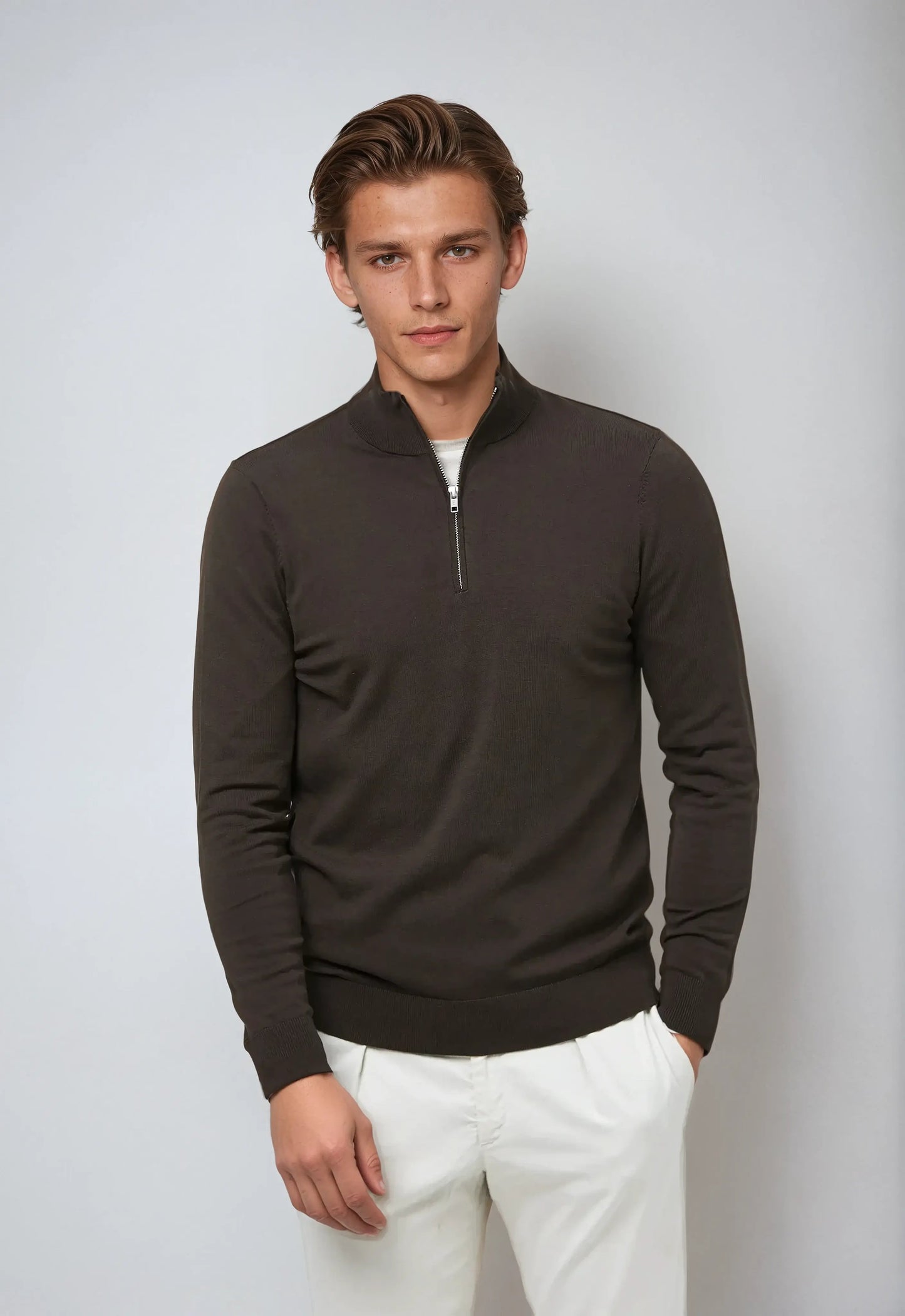 Brun sweater med halv lynlås
