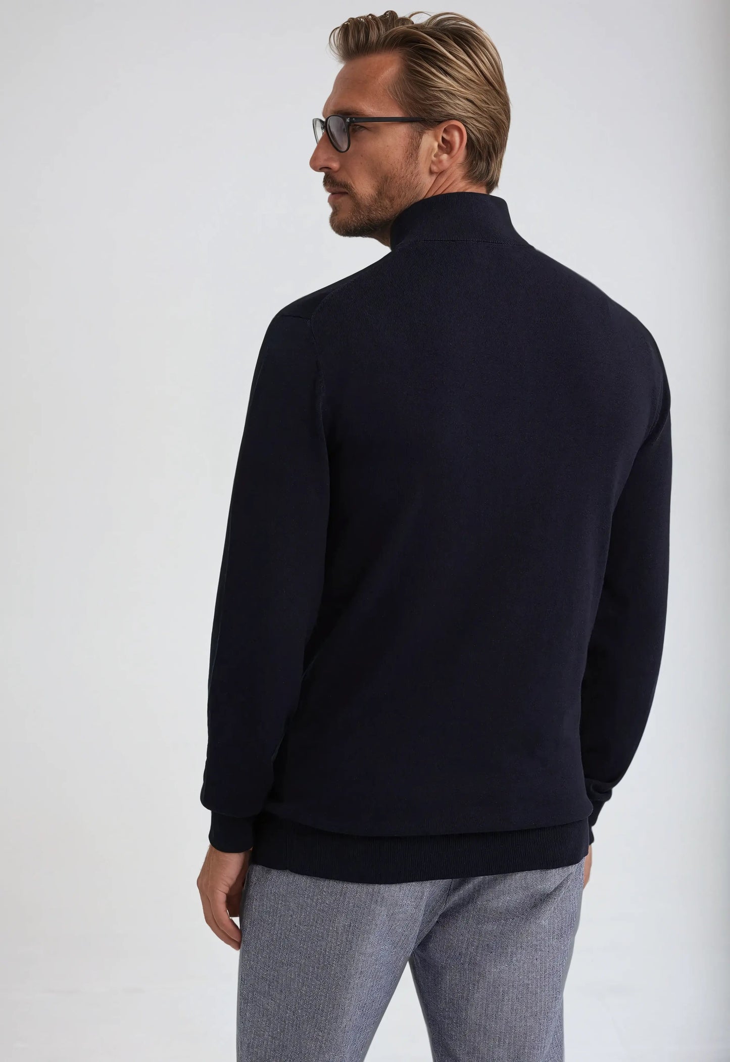Marineblå sweater med halv lynlås
