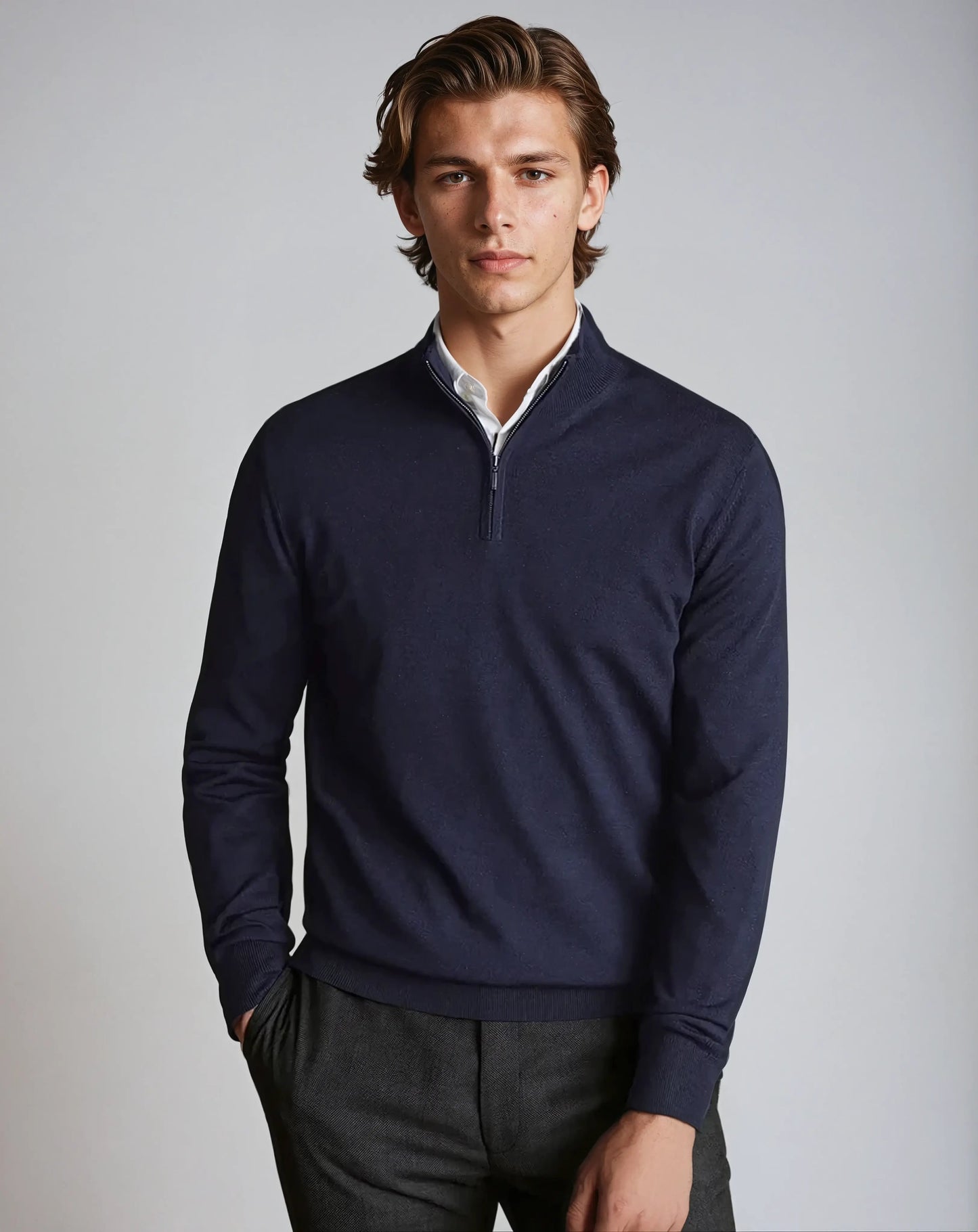 Marineblå sweater med halv lynlås