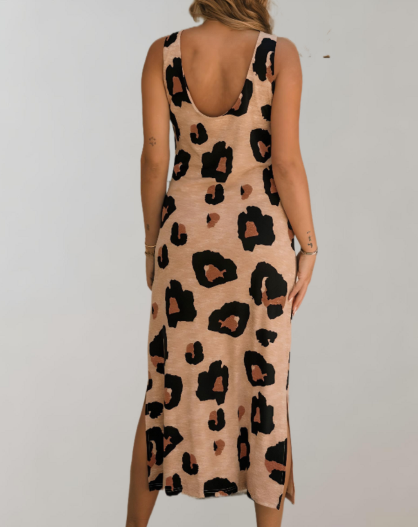 Midikjole med leopardprint til kvinder