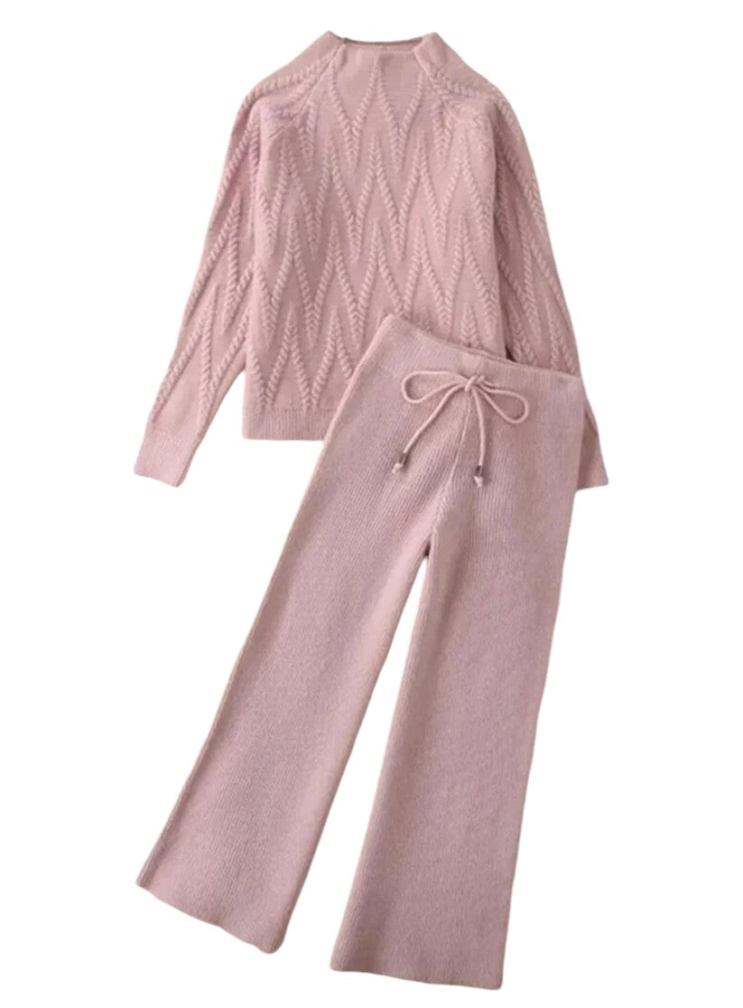 Strikket sweater, løse bukser, sæt