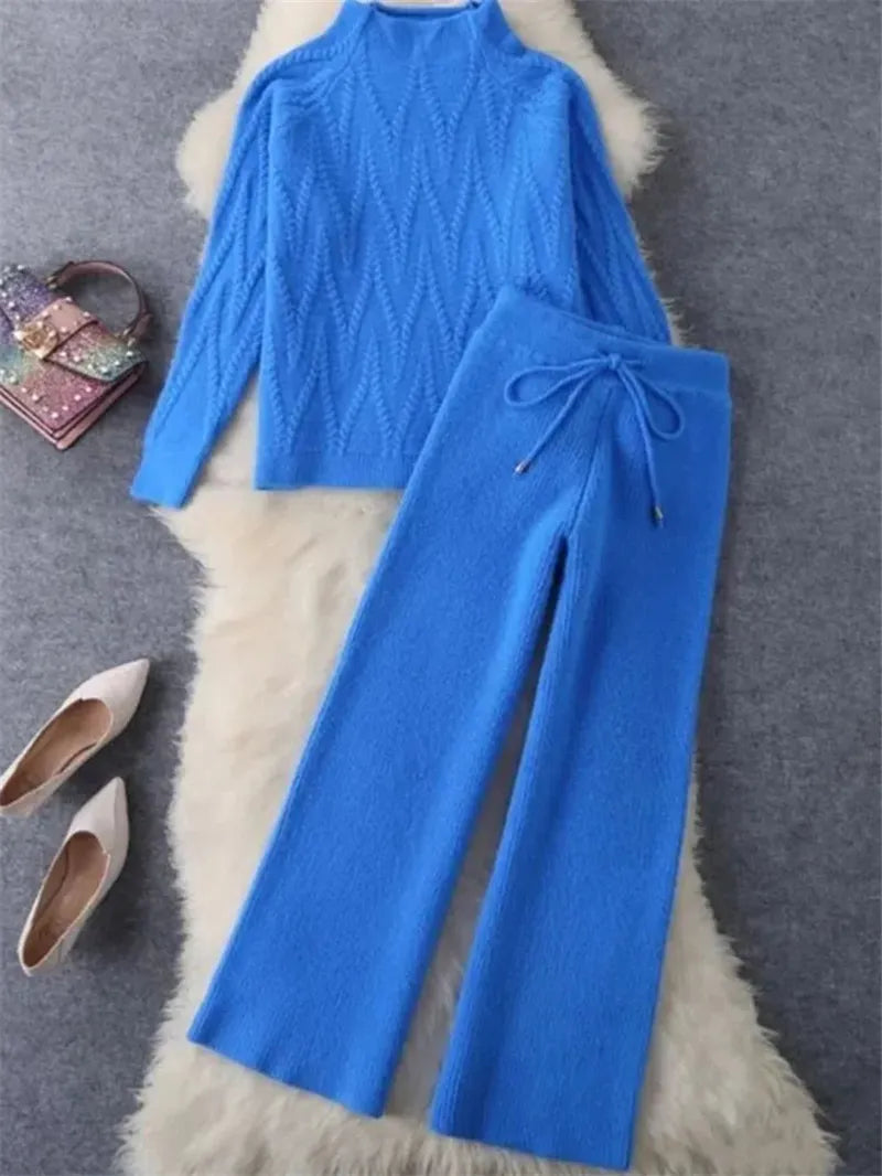 Strikket sweater, løse bukser, sæt