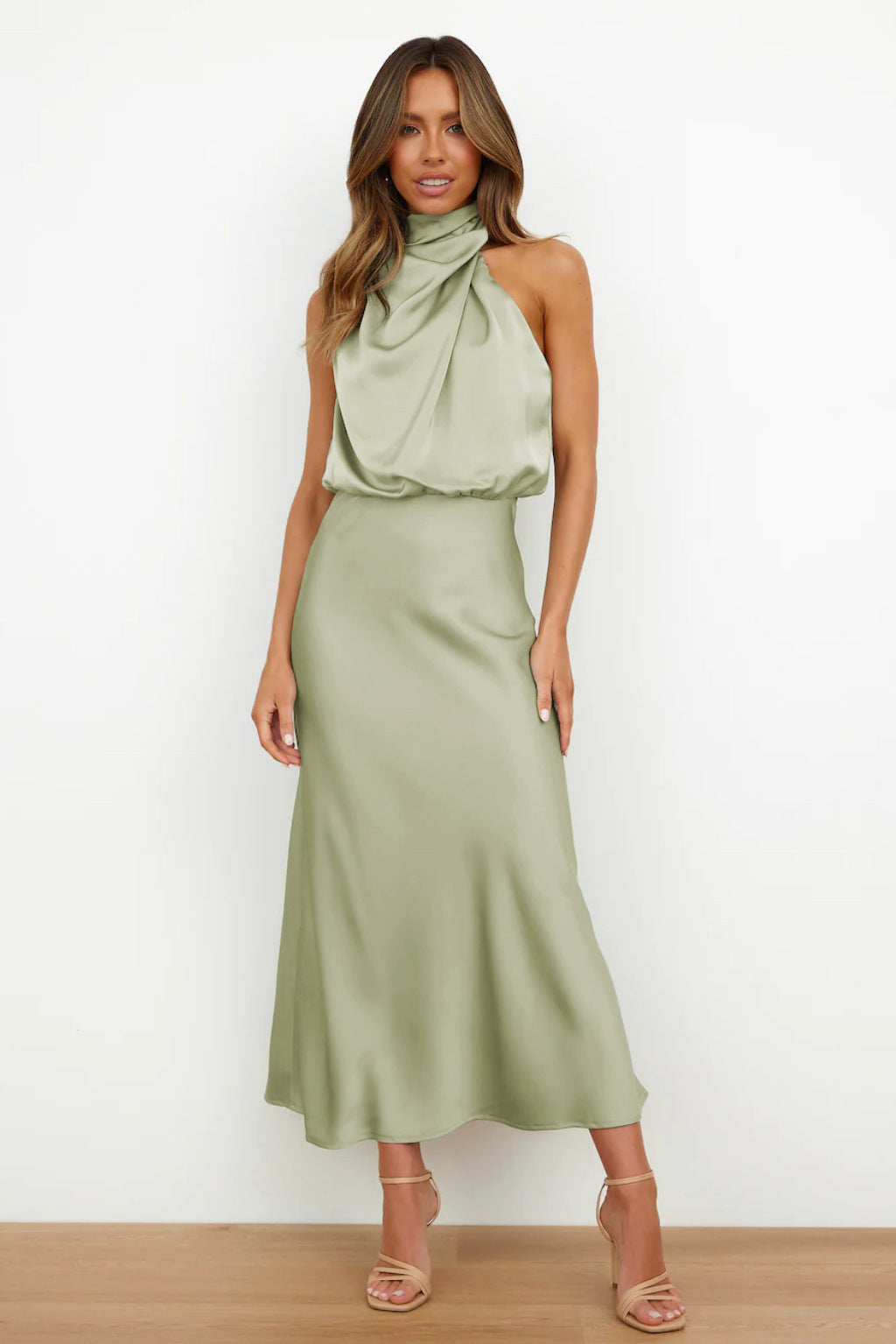 Elegant stilfuld off-shoulder aftenkjole med høj krave til kvinder