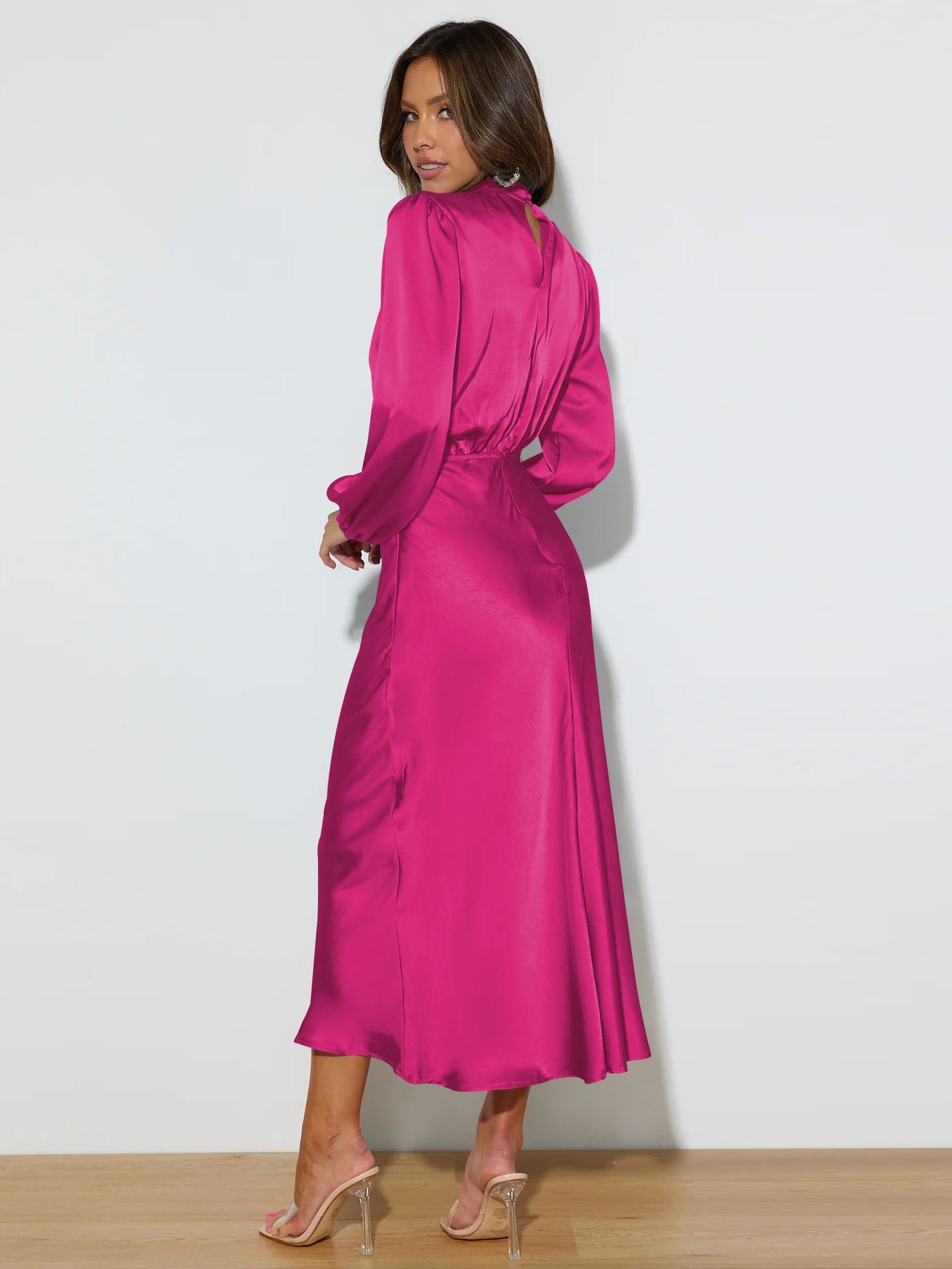 Elegant langærmet kjole i satin til kvinder