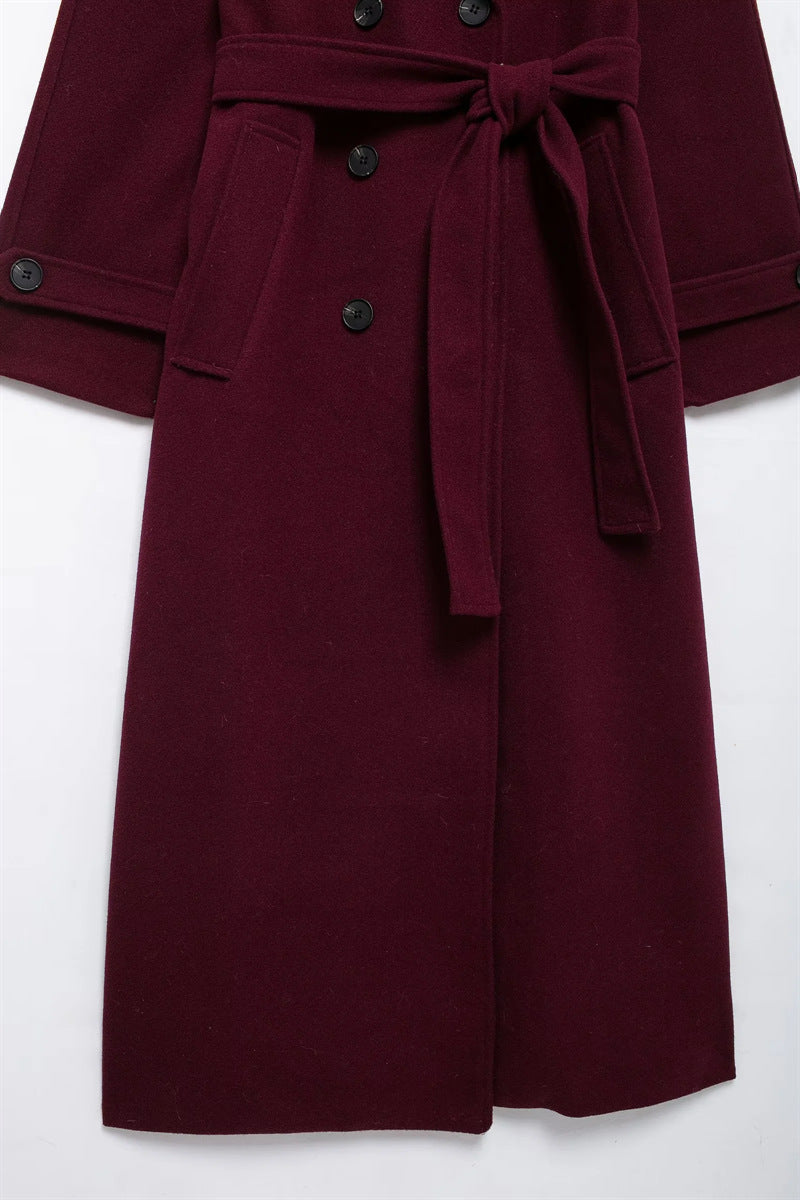 Lang bordeaux trenchcoat med bælte