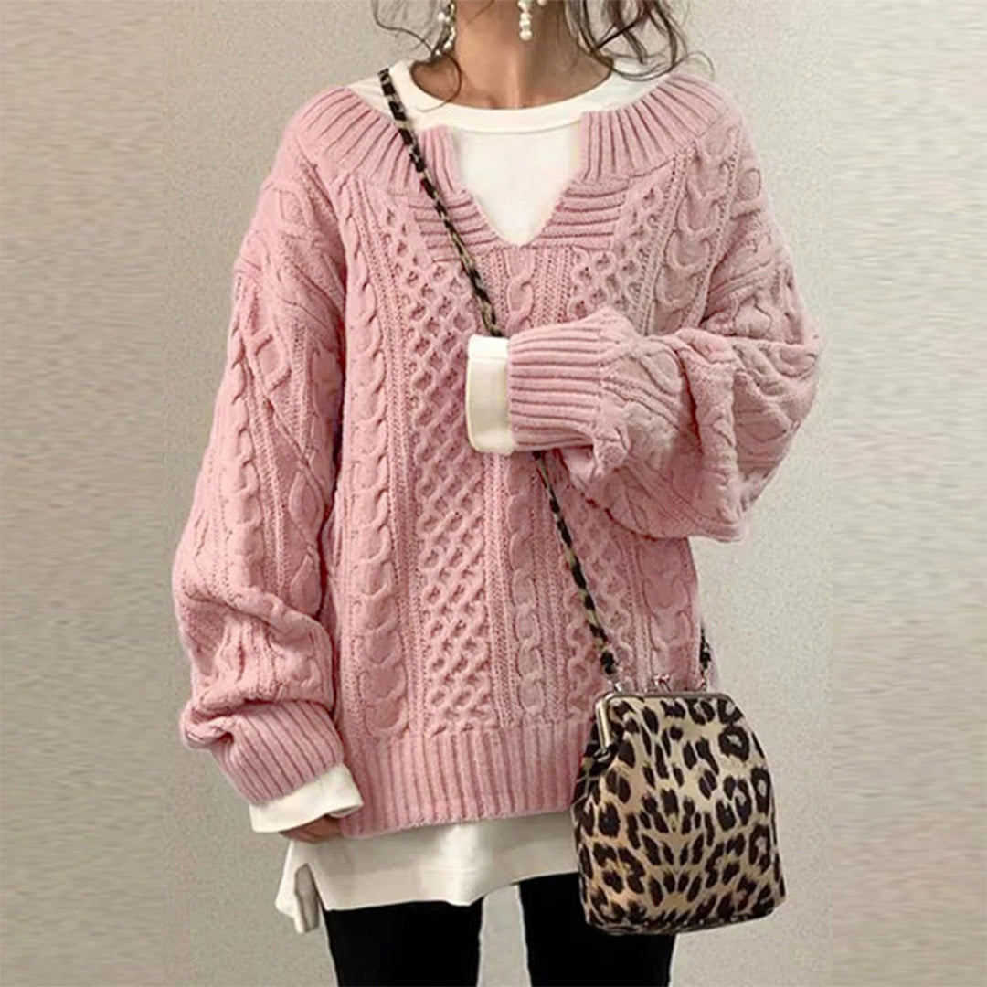 Strikket sweater med snoet kabelmønster