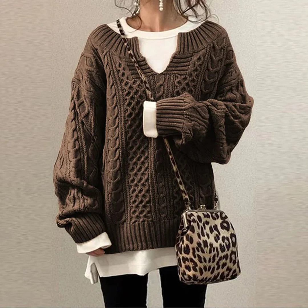 Strikket sweater med snoet kabelmønster