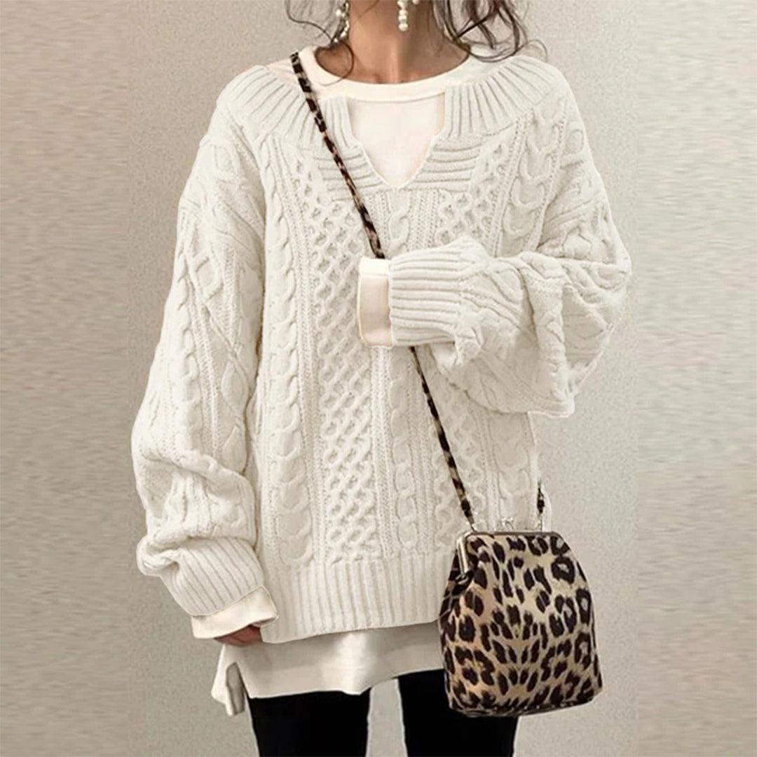 Strikket sweater med snoet kabelmønster