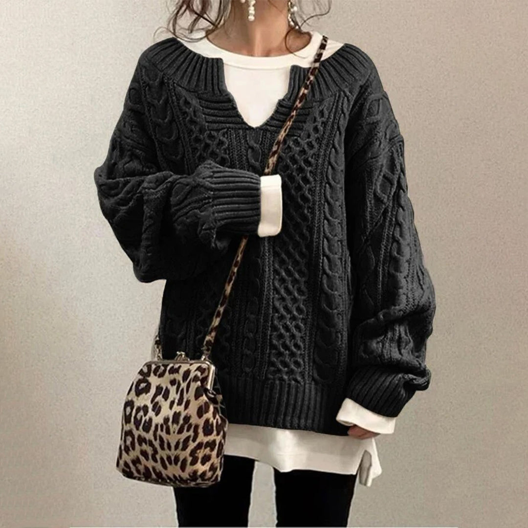 Strikket sweater med snoet kabelmønster