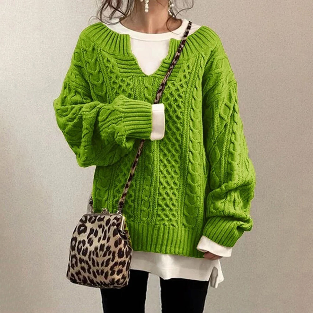 Strikket sweater med snoet kabelmønster