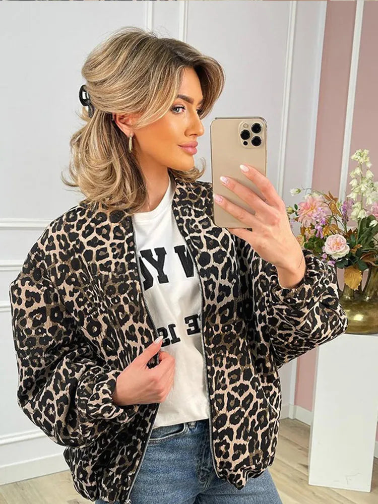 Afslappet jakke med lynlås og leopardprint til kvinder