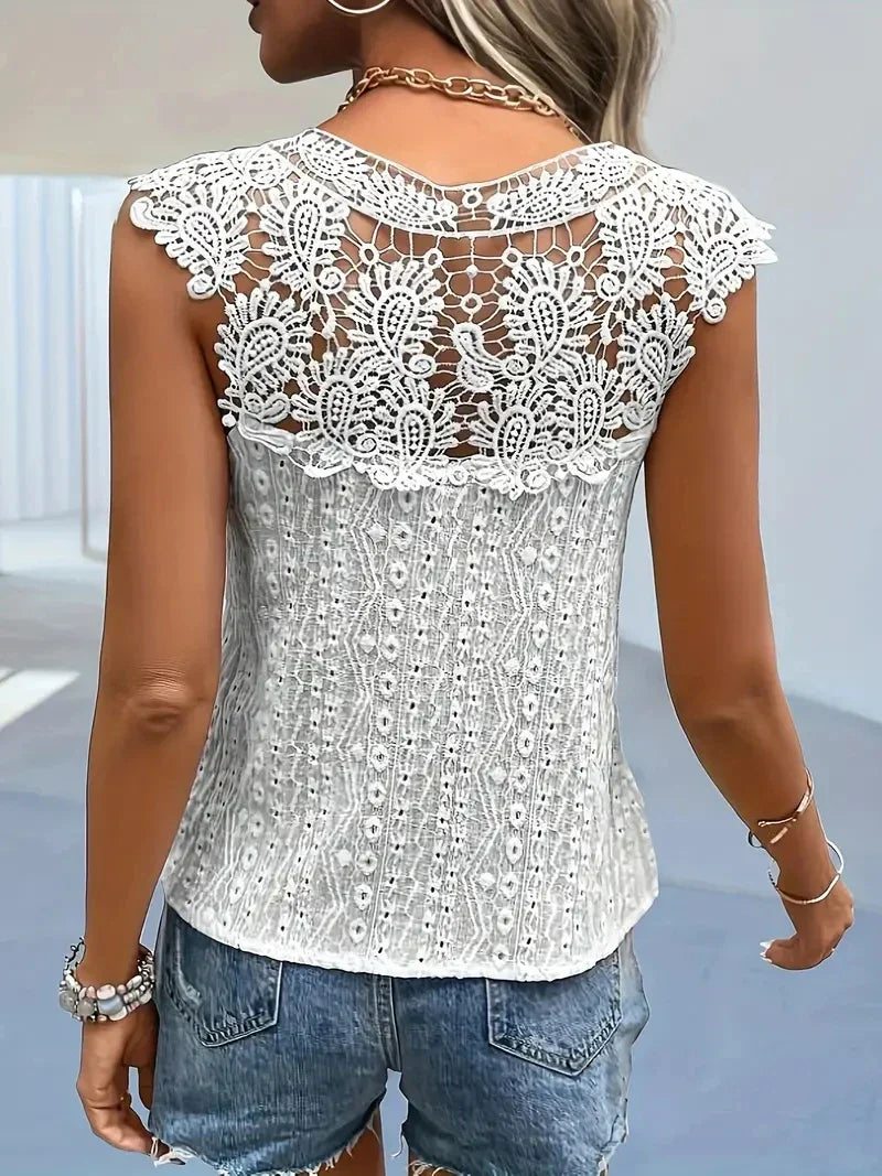 Stilfuld t-shirt til kvinder med blondedetaljer