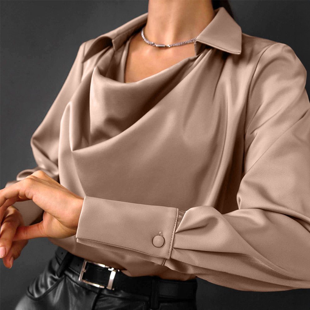 Bluse i satin til kvinder