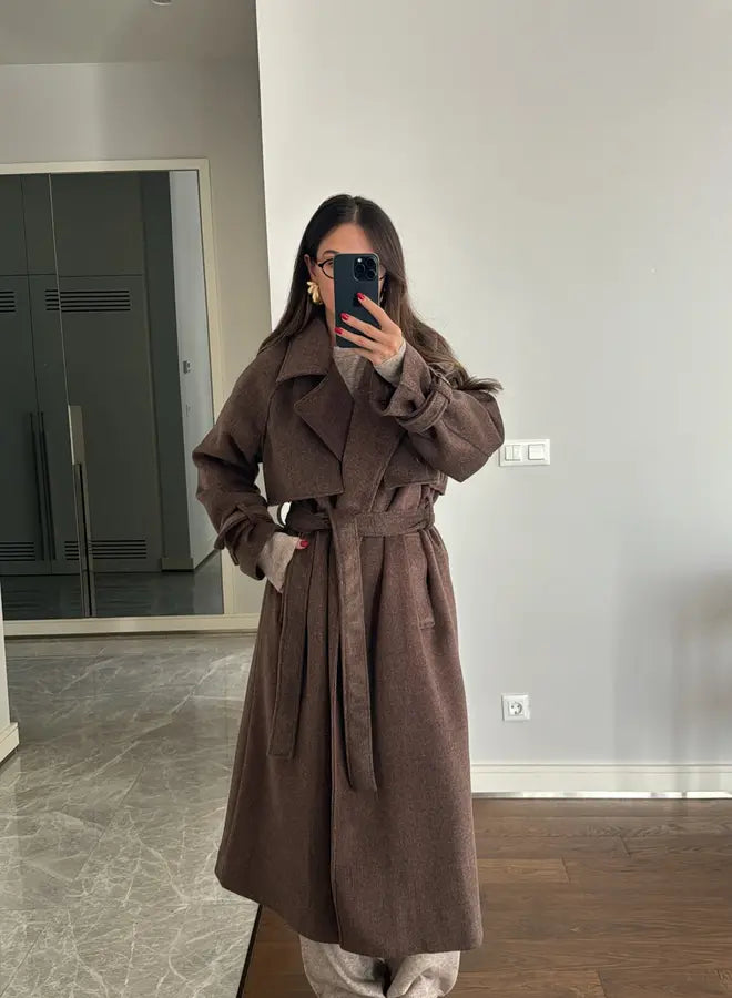 Elegant lang brun trenchcoat