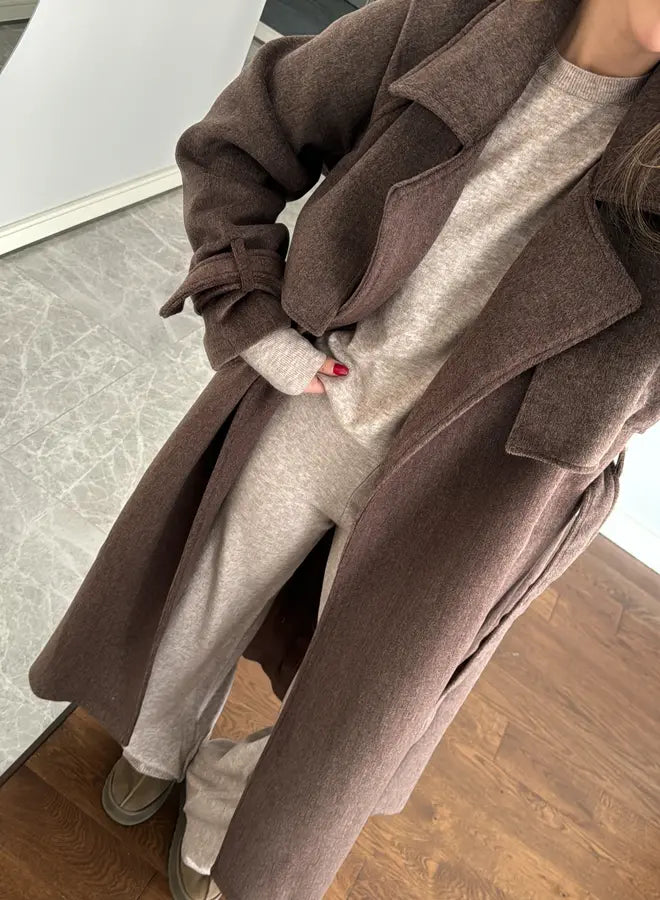 Elegant lang brun trenchcoat