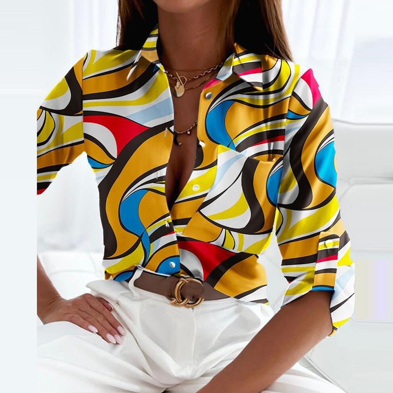 Elegant bluse med nedfoldet krave og print til kvinder