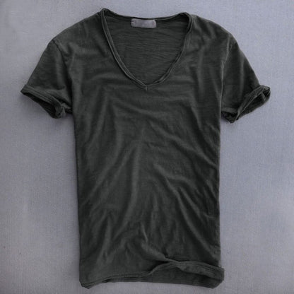 Afslappet T-shirt til mænd med V-hals