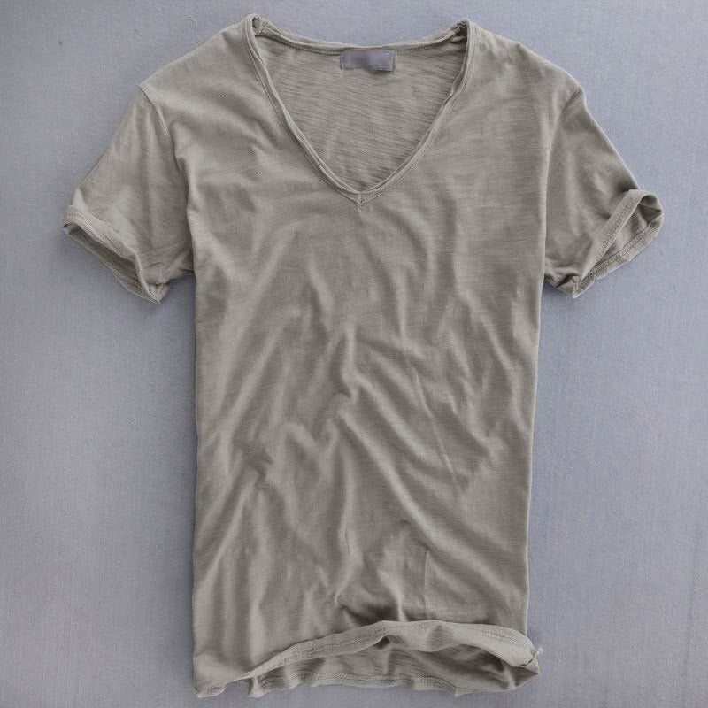 Afslappet T-shirt til mænd med V-hals