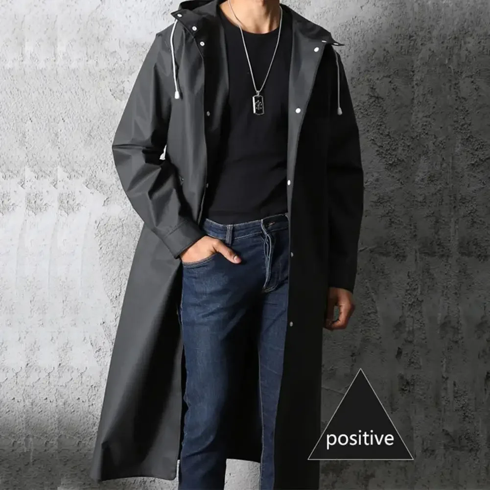 Lang vandtæt mackintosh til mænd med hætte og lommer