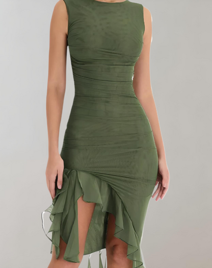 Asymmetrisk bodycon-kjole med flæsedetaljer