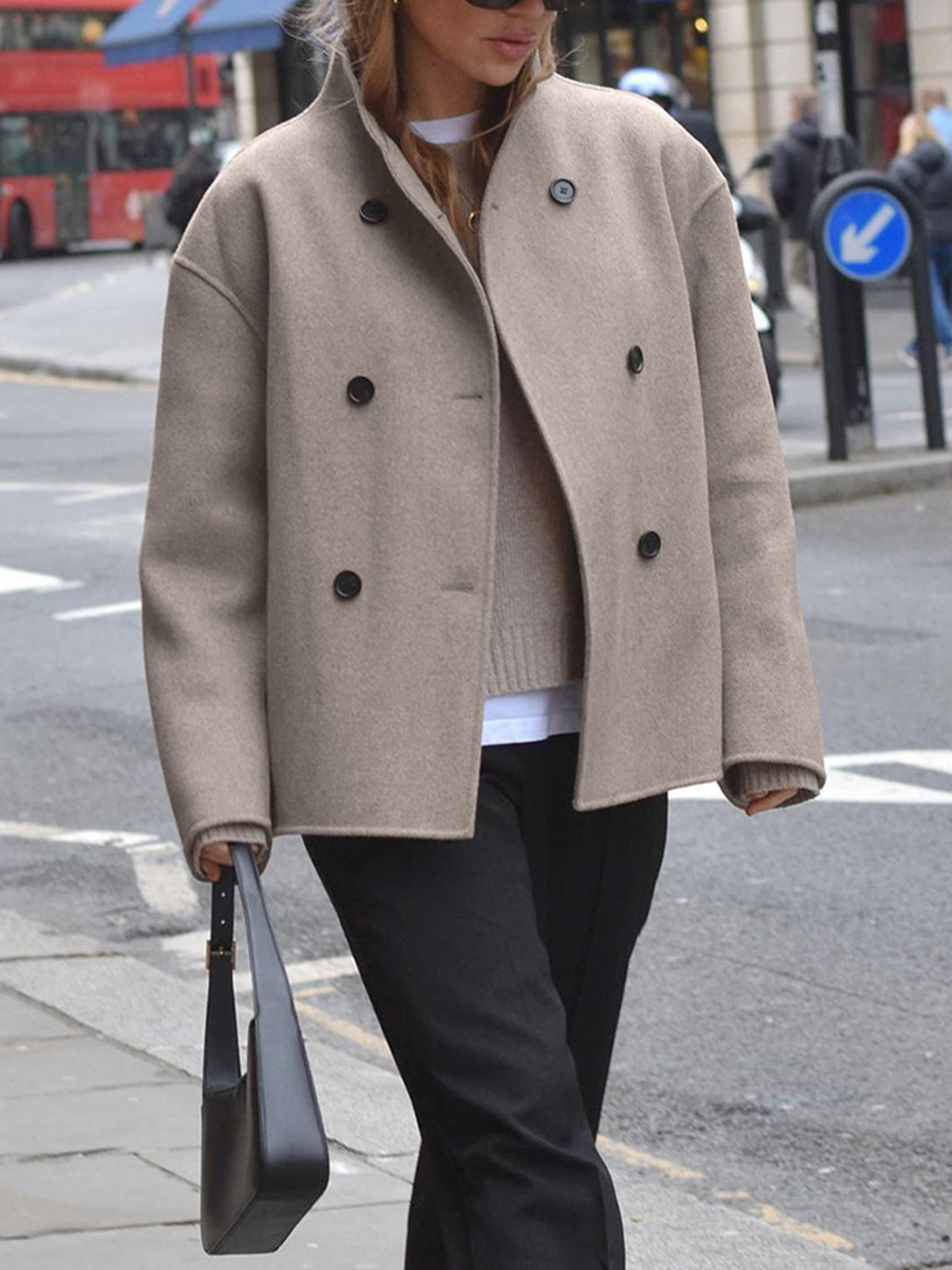 Oversized button-down jakke til damer | Kort beige jakke med moderne pasform