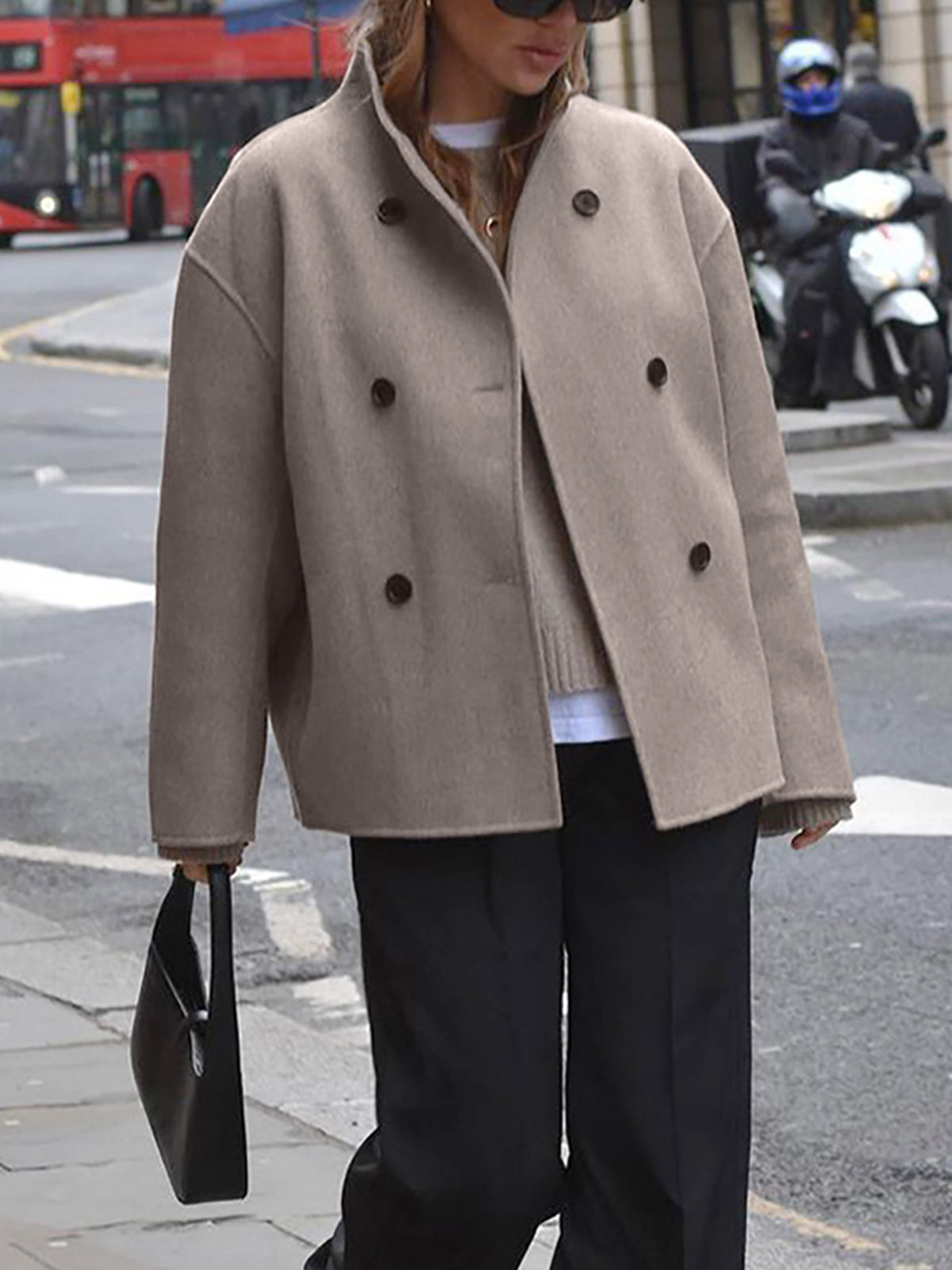 Oversized button-down jakke til damer | Kort beige jakke med moderne pasform