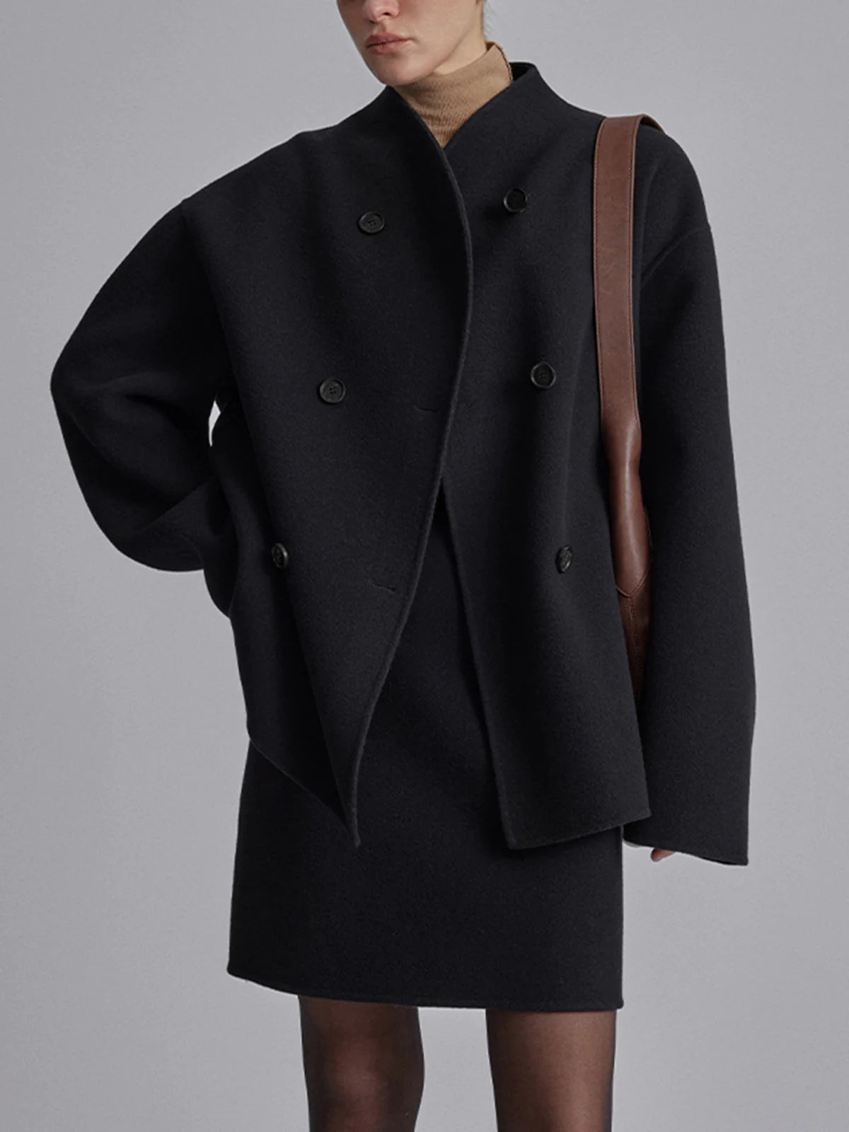 Oversized button-down jakke til damer | Kort beige jakke med moderne pasform