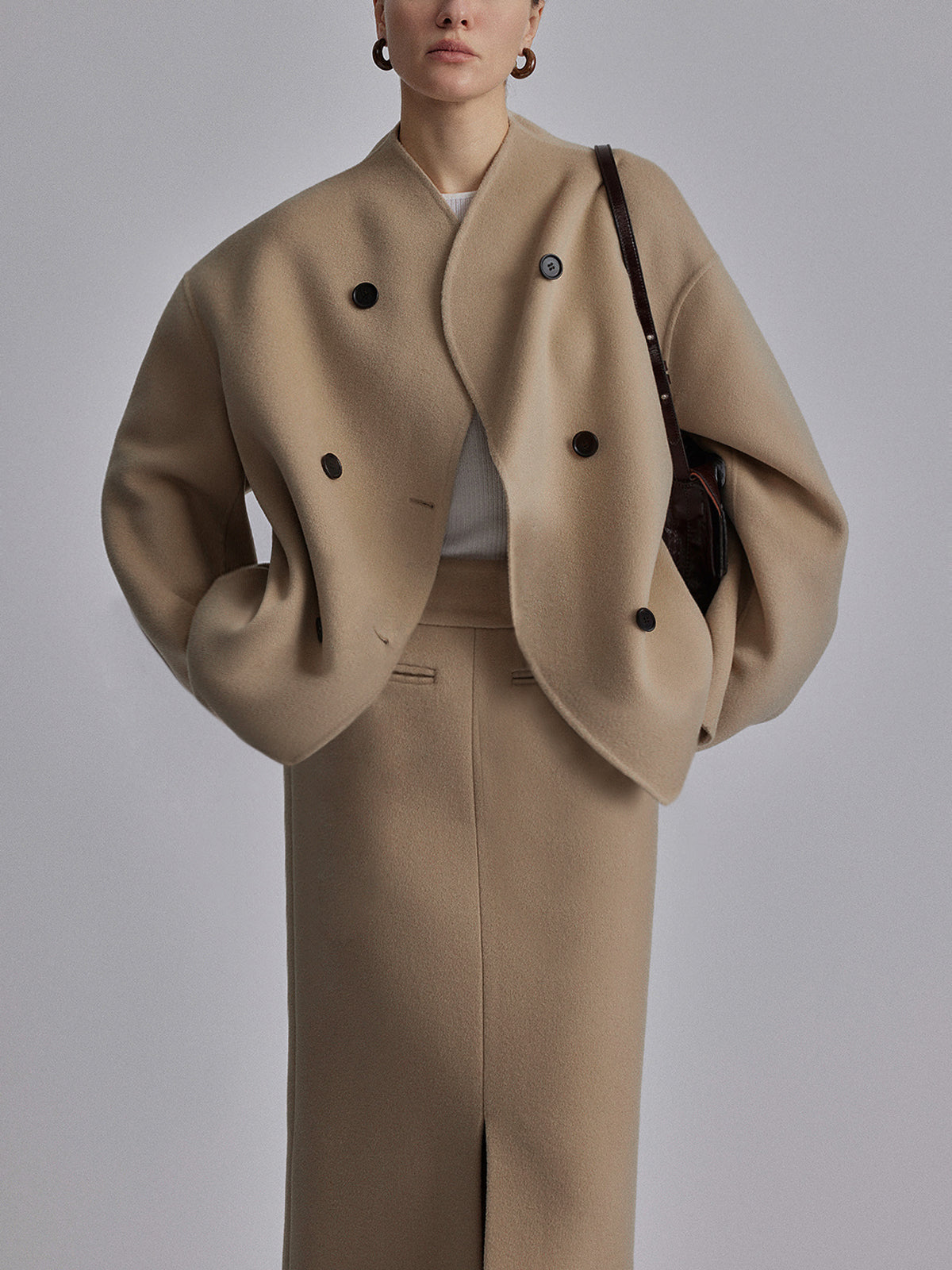 Oversized button-down jakke til damer | Kort beige jakke med moderne pasform